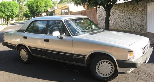 Opala antigo de 4 portas marrom