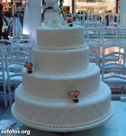 Bolo de casamento branco