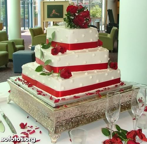 Bolo de casamento branco quadrado