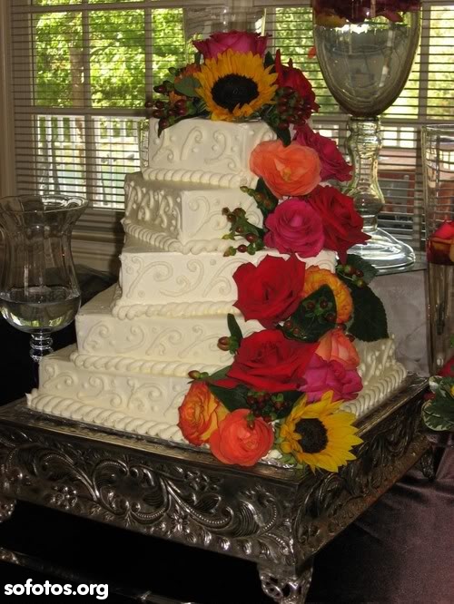 Bolo de casamento branco quadrado