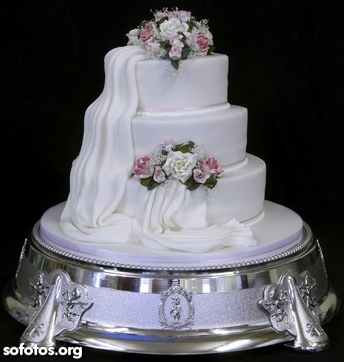 Bolo de casamento com flores