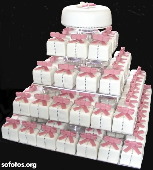 Bolo de casamento quadrado
