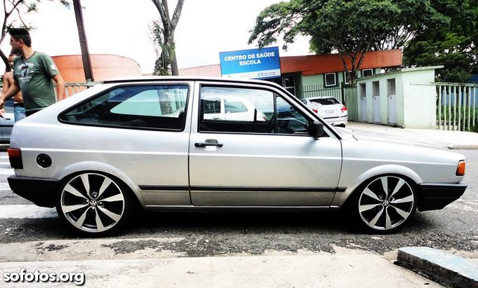 Gol quadrado prata com rodas do novo Gol G6
