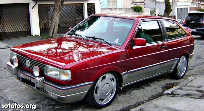 Gol quadrado vermelho com roda orbital