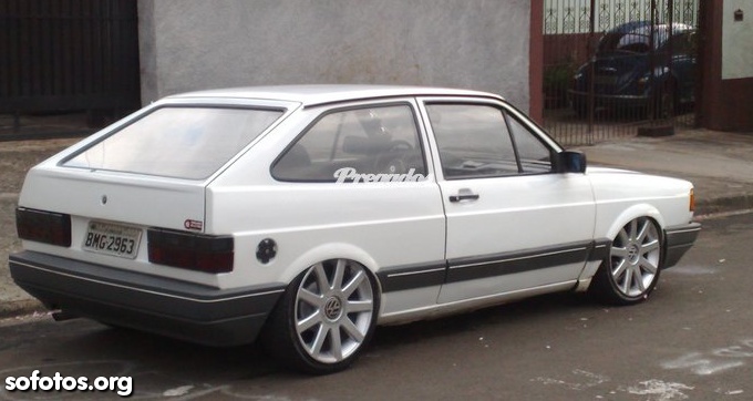 Golzinho quadrado branco rebaixado