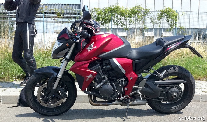 Honda CB 1000 R Vermelha