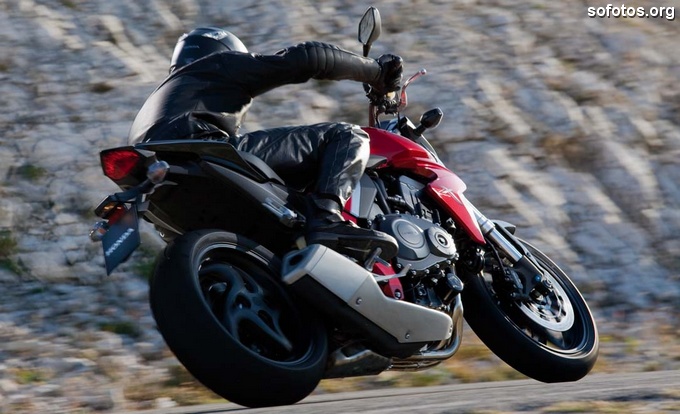 Honda CB 1000R na estrada