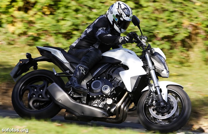 Honda CB1000R na estrada