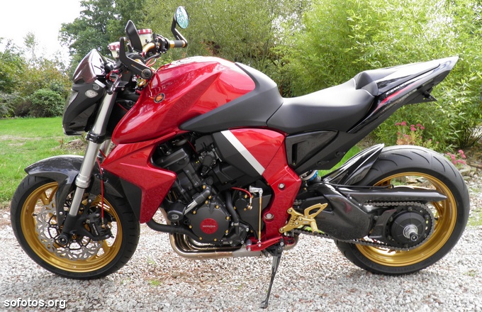 Honda CB1000R Vermelha