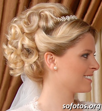 Penteado para noiva loira preso