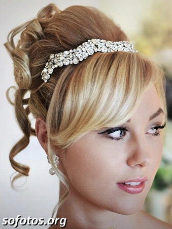 Penteado para noiva preso com franja