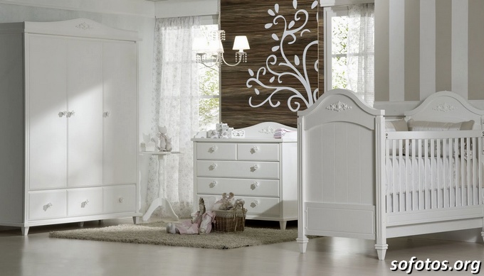 Quarto de bebê branco