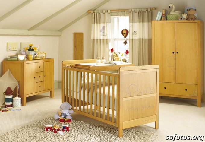 quarto de bebê em madeira