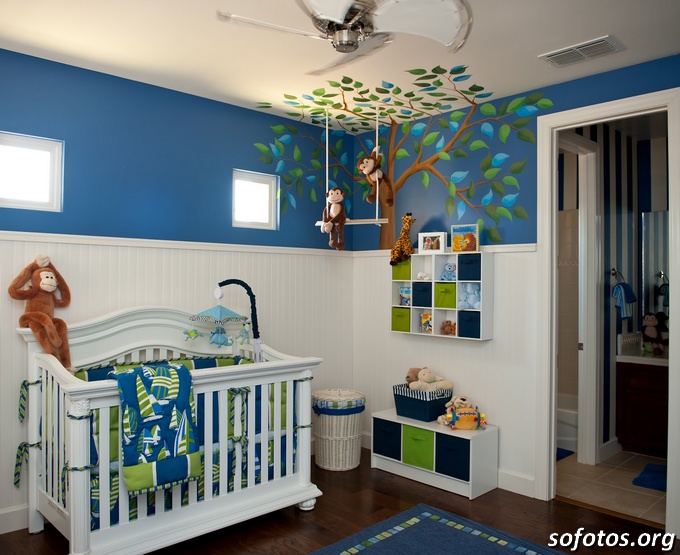 quarto de bebês azul e branco
