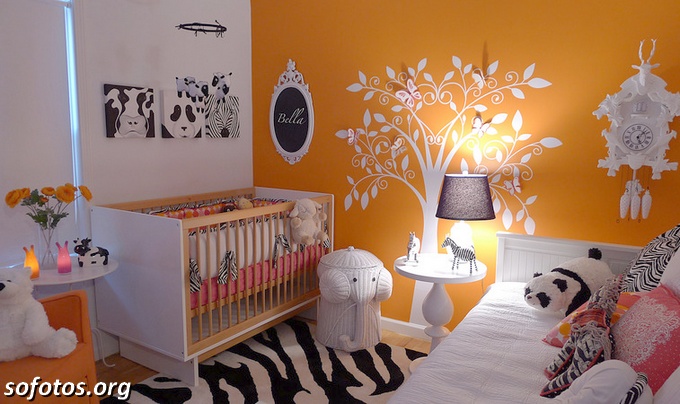 quartos de bebê laranja e branco