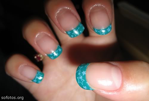 Unha decorada com tinta azul