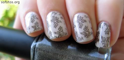 unhas brancas decoradas