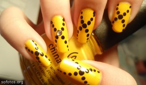 Unhas decoradas amarelas