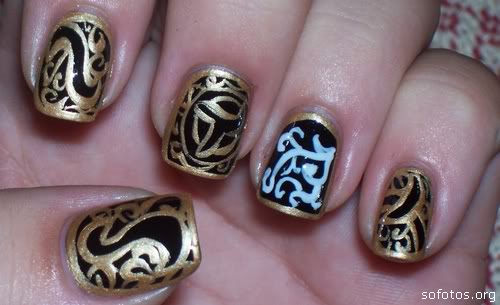 Unhas decoradas com ouro