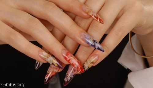 Unhas decoradas com pontas