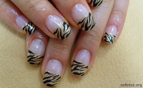 Unhas decoradas dourado