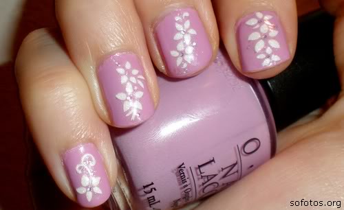 Unhas lilas decoradas