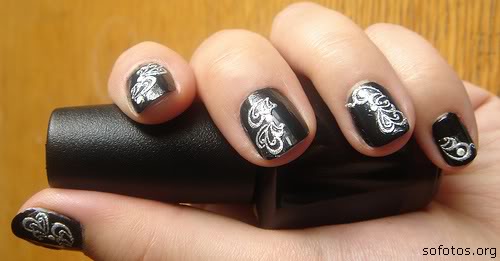 Unhas pretas decoradas