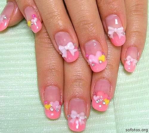 Unhas rosas decoradas